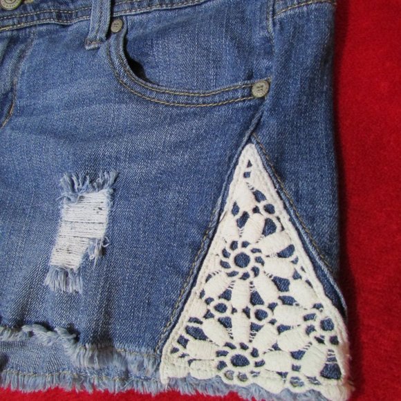 Altar'd State Jean Shorts Hippie King Lace Distressed sz 29/9 - Picture 2 of 5